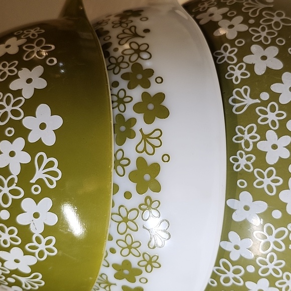 Vintage Pyrex primary Avocado color Cinderella nesting mixing bowl 444-4qt … - Picture 9 of 10